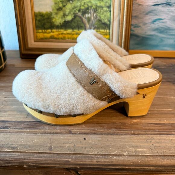 Frye Shoes - Women's Frye Jessica Leather and Shearling Block Heel Clog in Tan Size 8.5 NEW